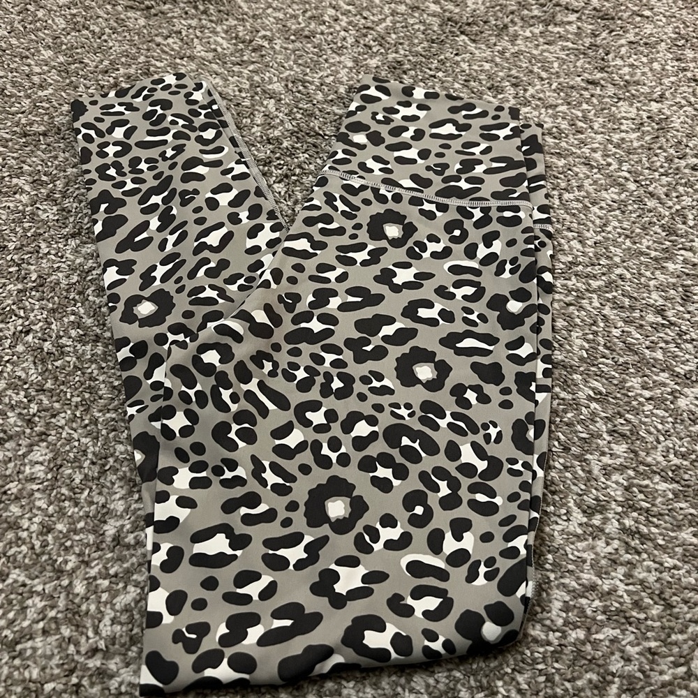 Aerie Cheetah Print Gray Leggings